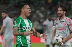 2-0！2200万欧捡到宝，10场造8球，曼联弃将踢出亿元身价