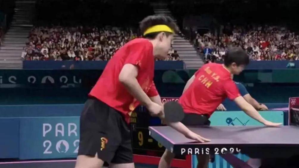 乒乓球比赛运动员为什么要摸球台,乒乓球运动员的“摸桌”玄学:汗水背后的科学博弈与规则挑战